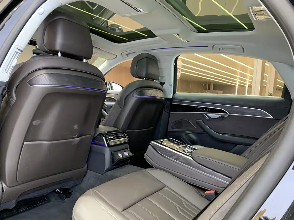 Audi A8 — фото 20