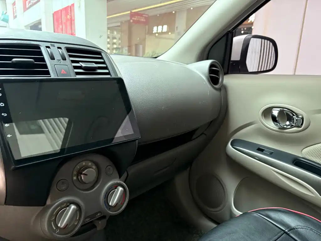 Nissan Sunny 2011 — фото 8