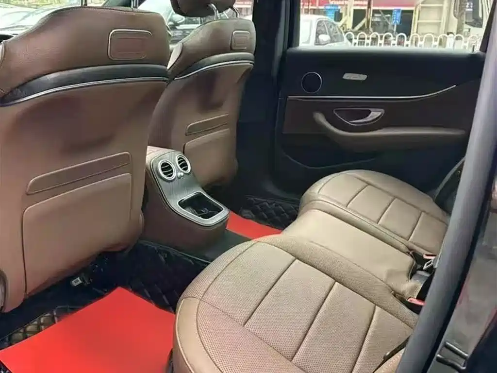 Mercedes-Benz E-Class 2023 — фото 13