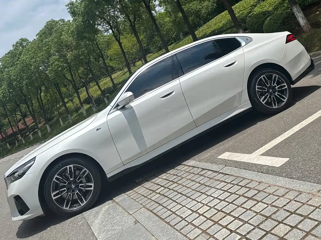 BMW 5 Series 2024
