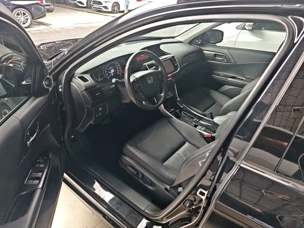Honda Accord 2016 — фото 16