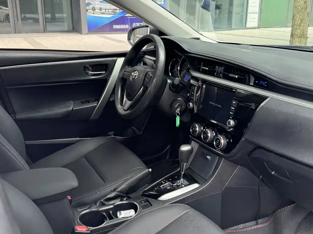 Toyota Corolla 2015 — фото 11