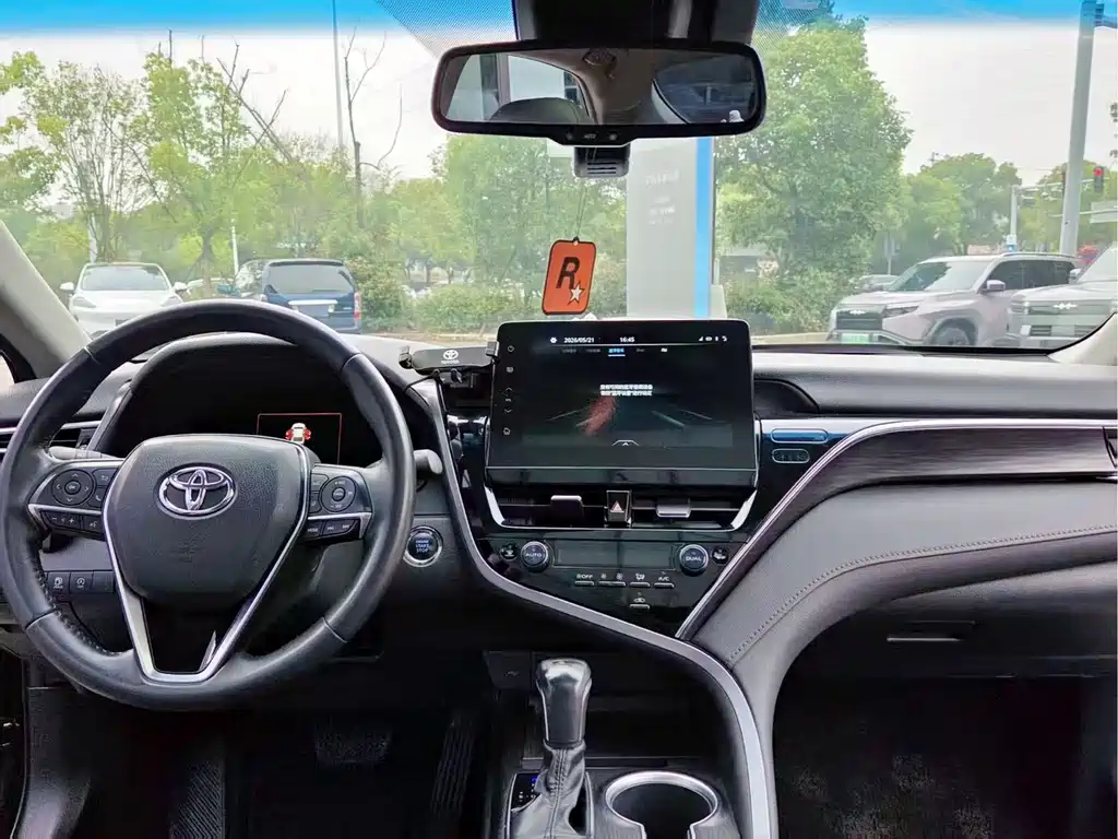 Toyota Camry 2022 — фото 6