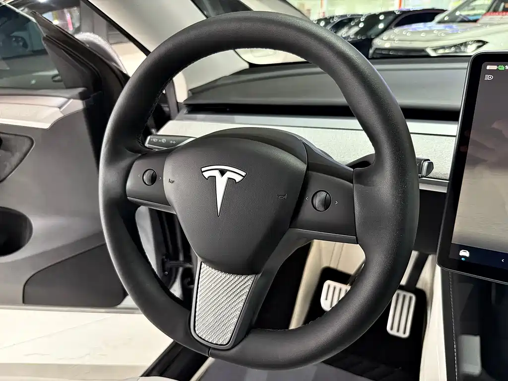 Tesla Model Y 2024 — фото 11