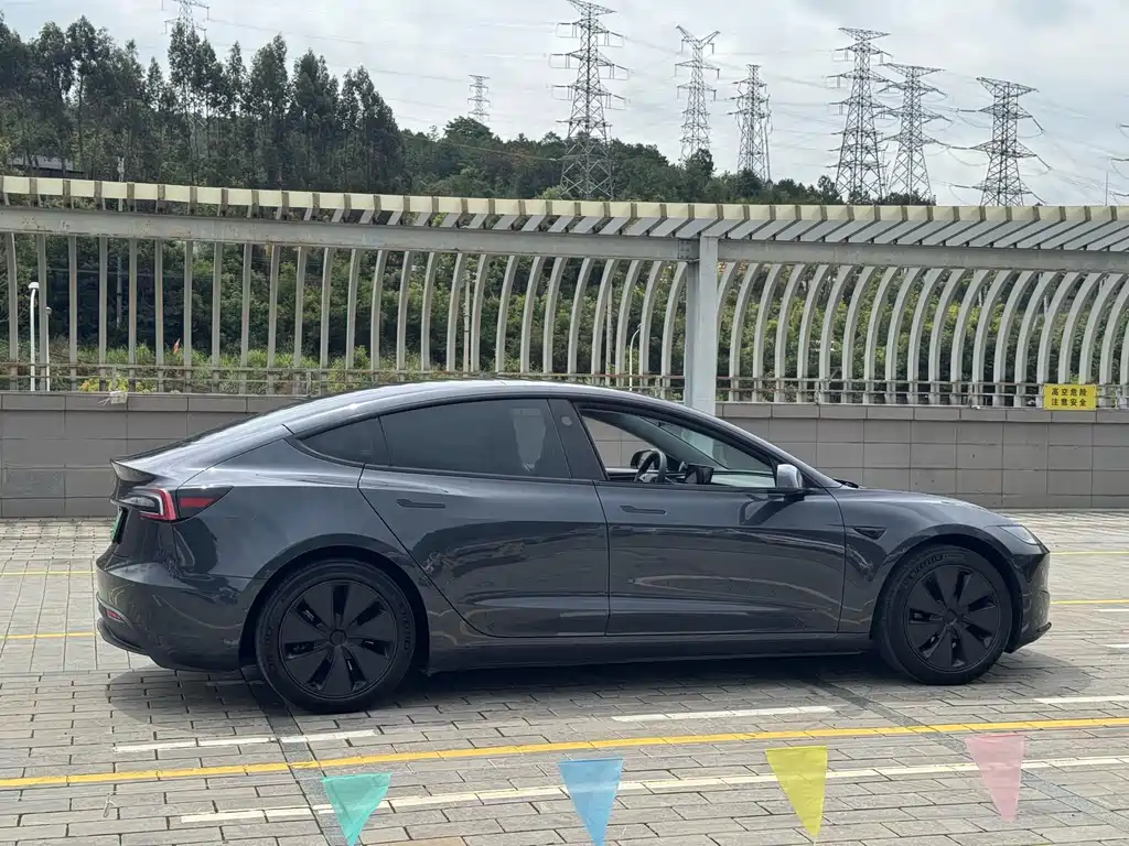 Tesla Model 3 2025 — фото 7