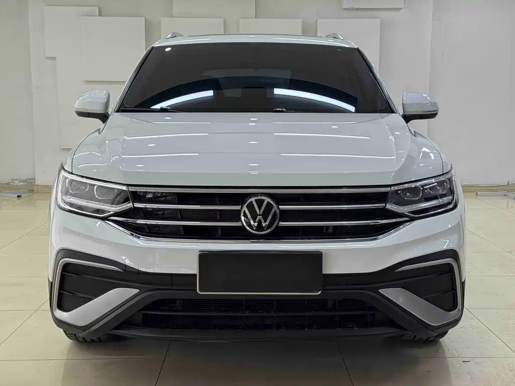 Volkswagen Tiguan L 2023 — фото 2