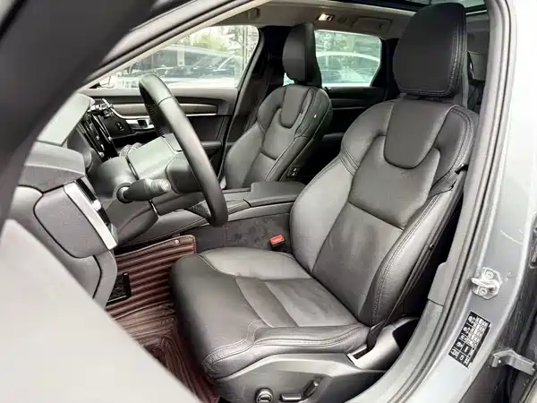 Volvo V90 2020
