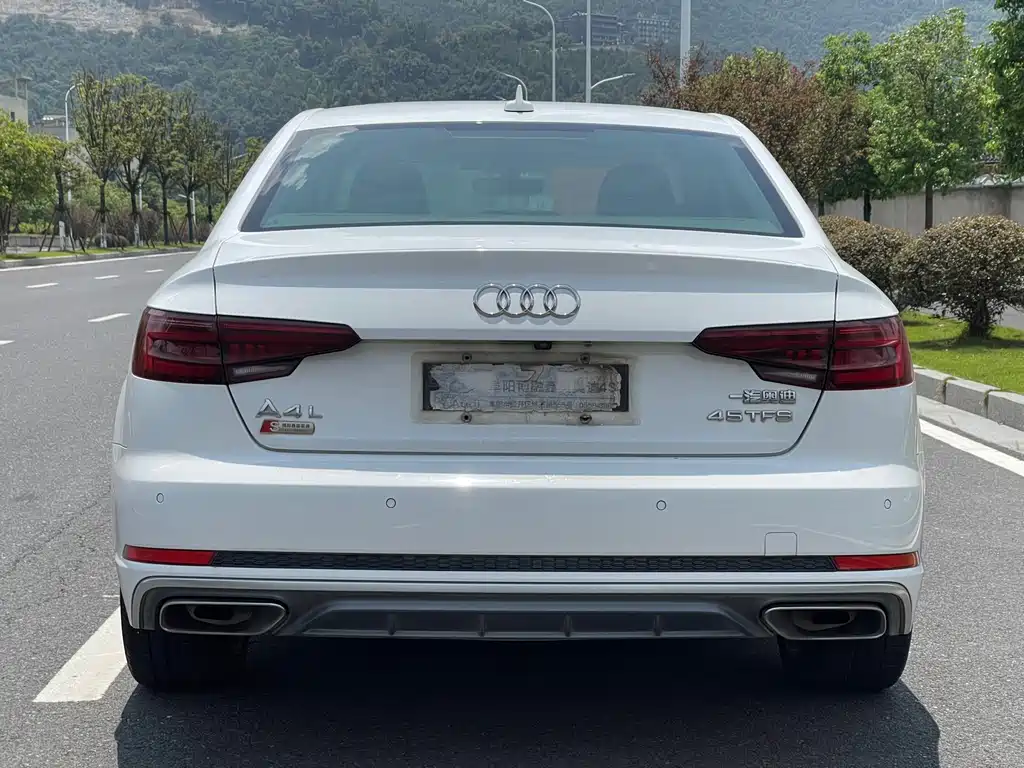 Audi A4L 2019 — фото 13