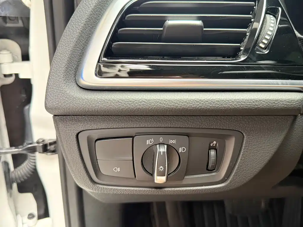 BMW 1 Series 2023 — фото 16