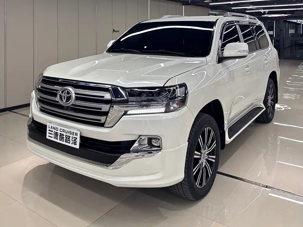 Toyota Land Cruiser 2016 — фото 1