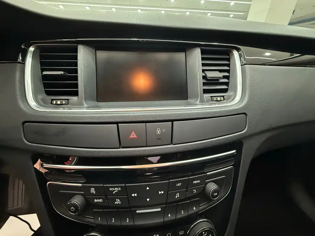 Peugeot 508 2015 — фото 12