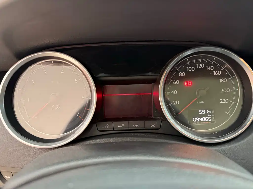 Peugeot 508 2015 — фото 10