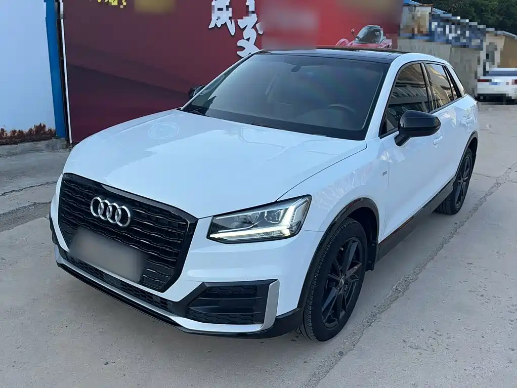 Audi Q2L 2020 — фото 1
