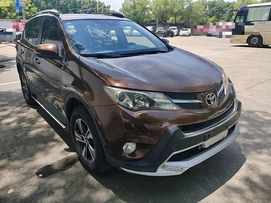 Toyota RAV4 2015 — фото 4