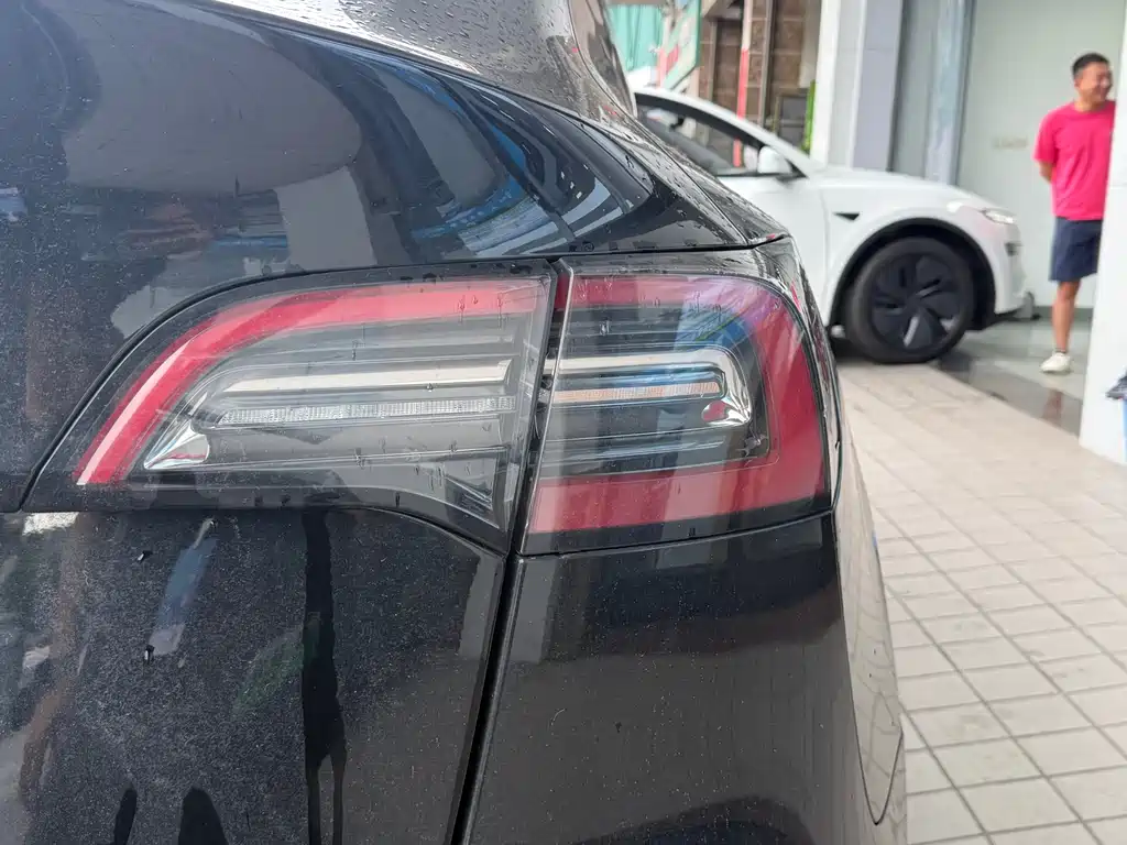Tesla Model Y 2023 — фото 18