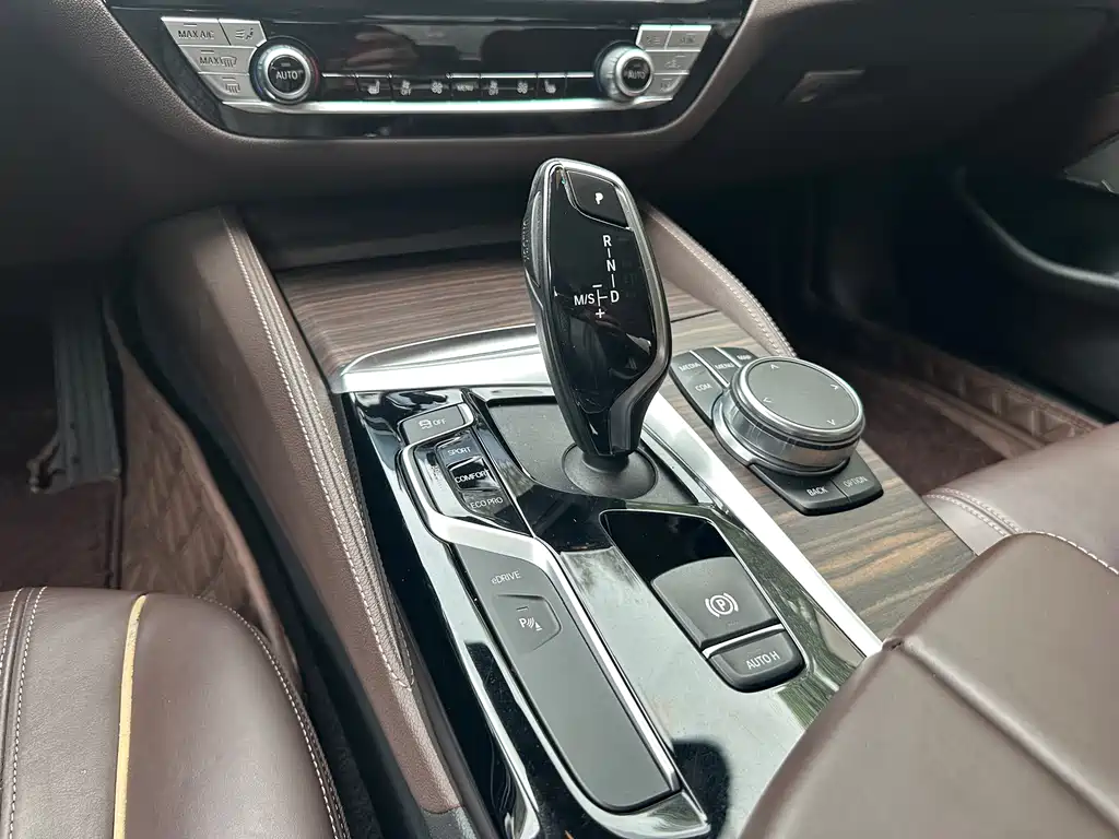 BMW 5 Series New Energy 2018 — фото 22