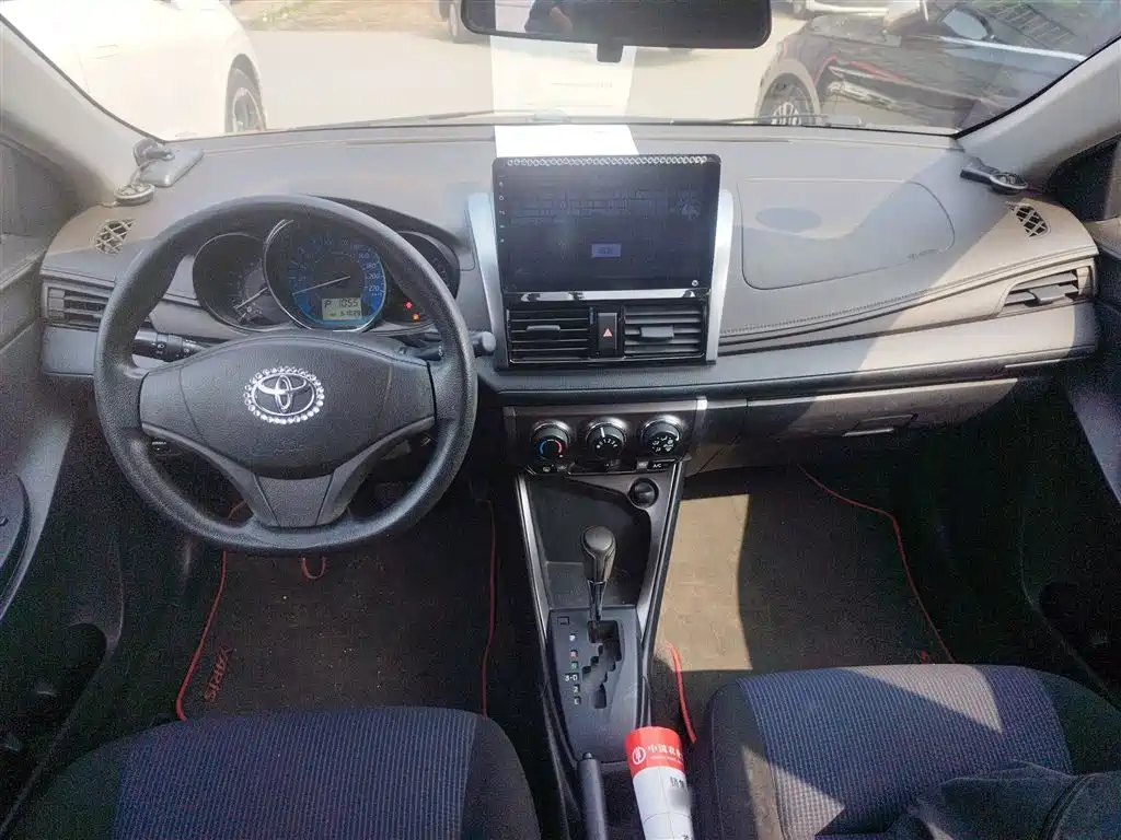 Toyota Yaris L 2016 — фото 10