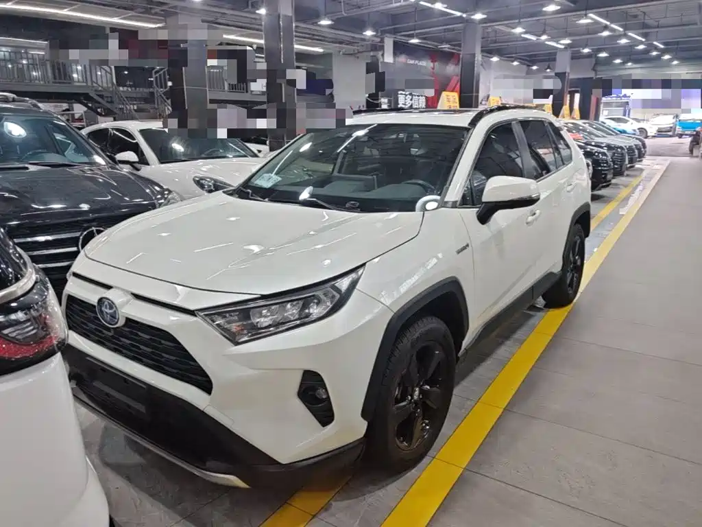 Toyota RAV4 2021 — фото 1
