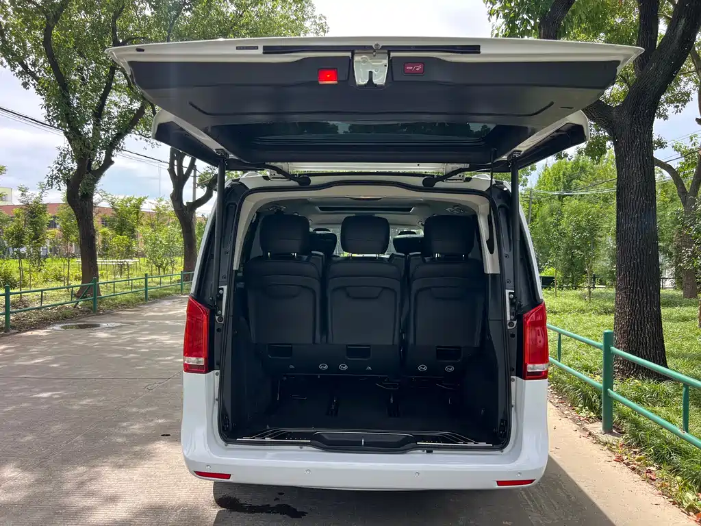 Mercedes-Benz V-Class 2018 — фото 21