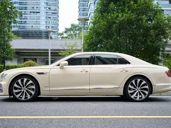 Bentley Flying Spur 2023