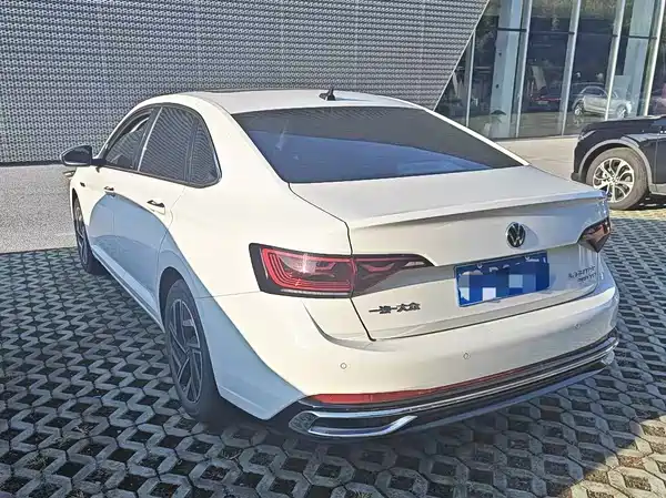 Volkswagen Sagitar 2022