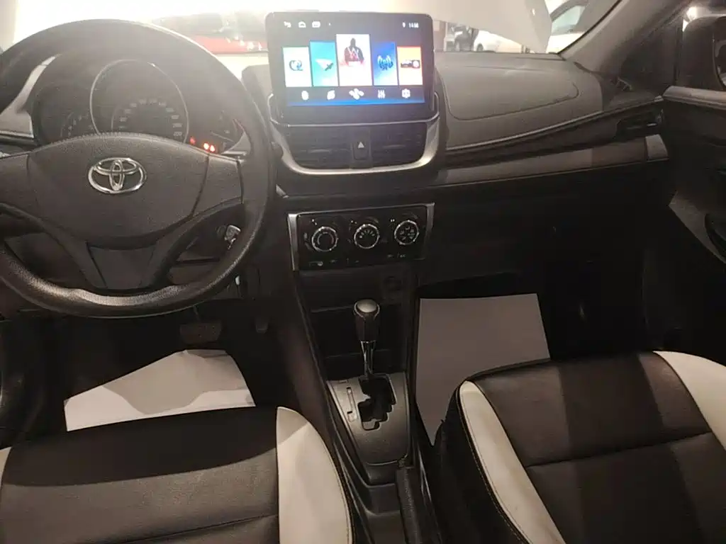 Toyota Yaris L 2020 — фото 13