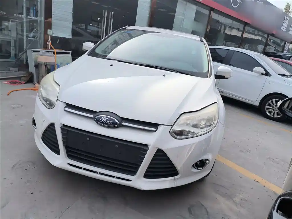Ford Focus 2014 — фото 1