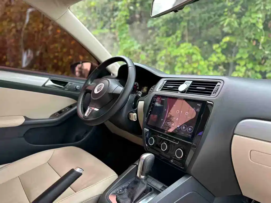 Volkswagen Sagitar 2012