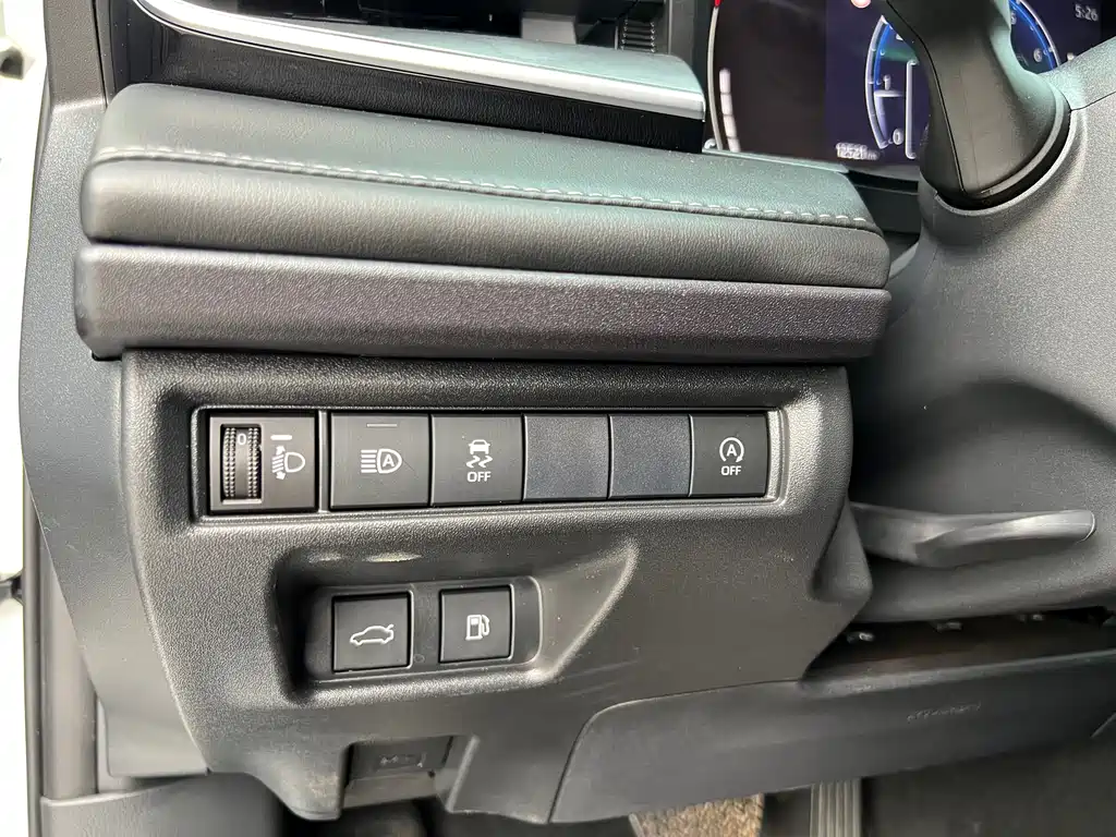 Toyota Camry 2025 — фото 16