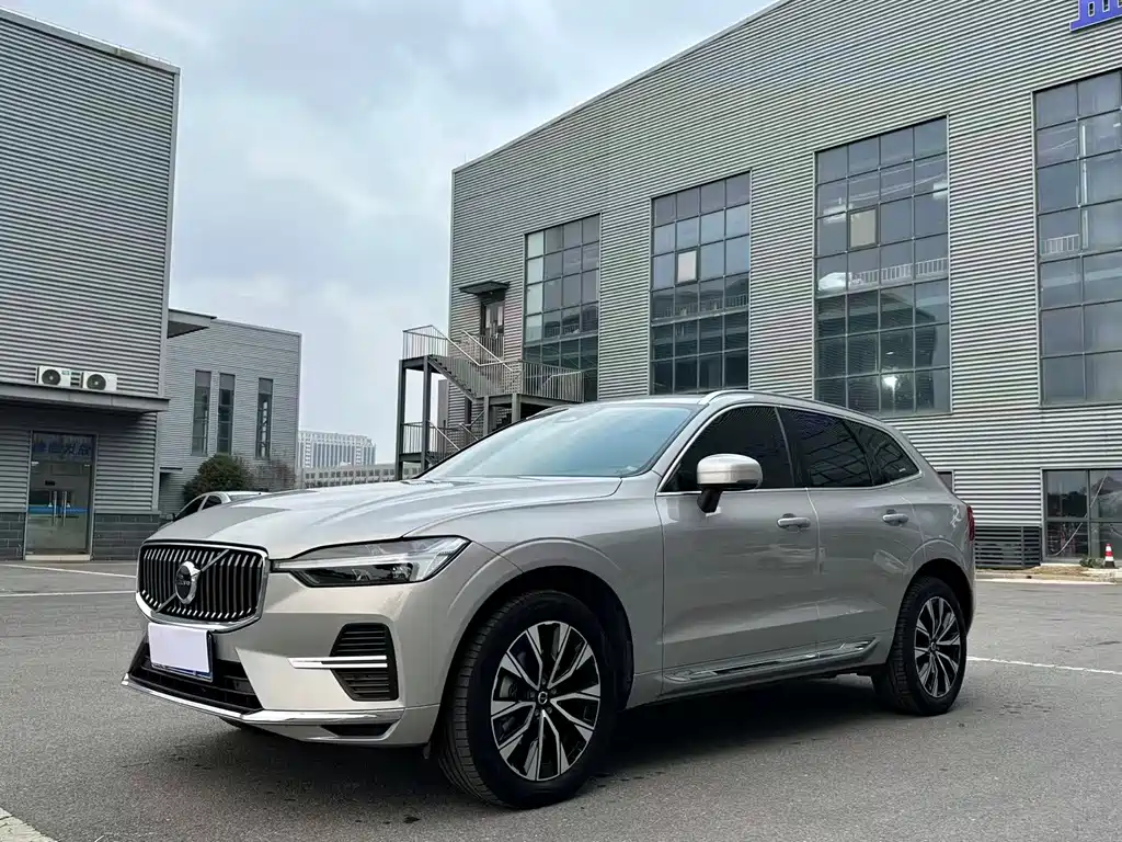 Volvo XC60 2023 — фото 1