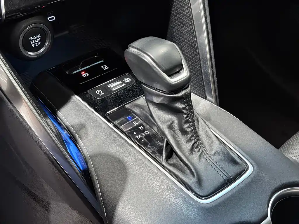 Toyota Venza 2023 — фото 14