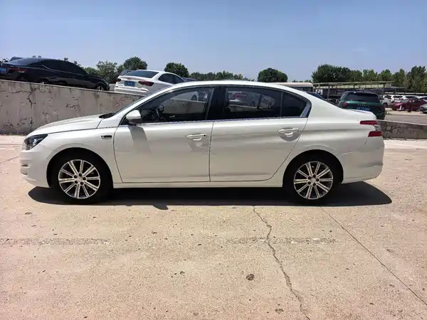 Peugeot 408 2016