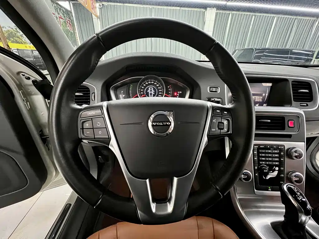 Volvo S60 2019 — фото 11