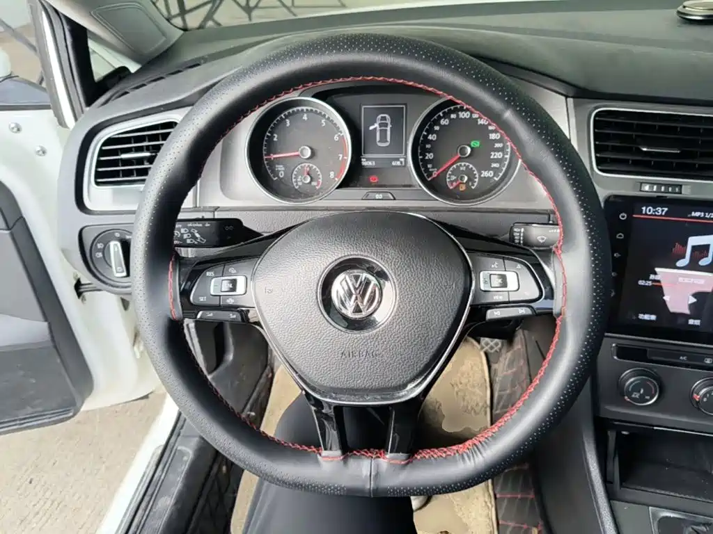 Volkswagen Golf 2017 — фото 11