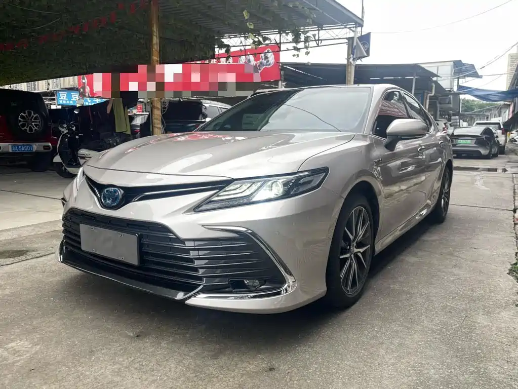 Toyota Camry 2022 — фото 1