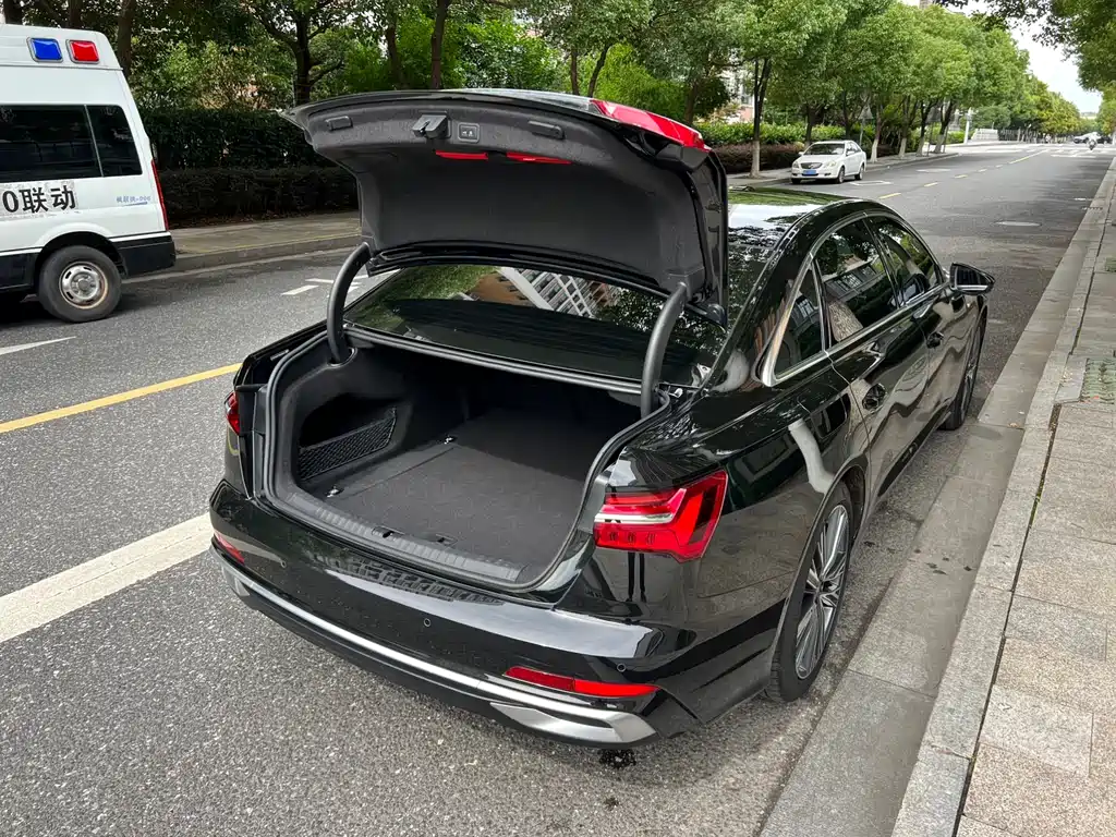 Audi A6L 2025 — фото 35