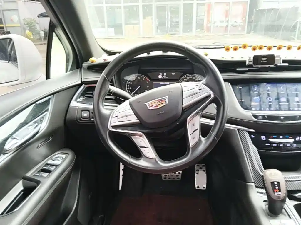Cadillac XT5 2019 — фото 15