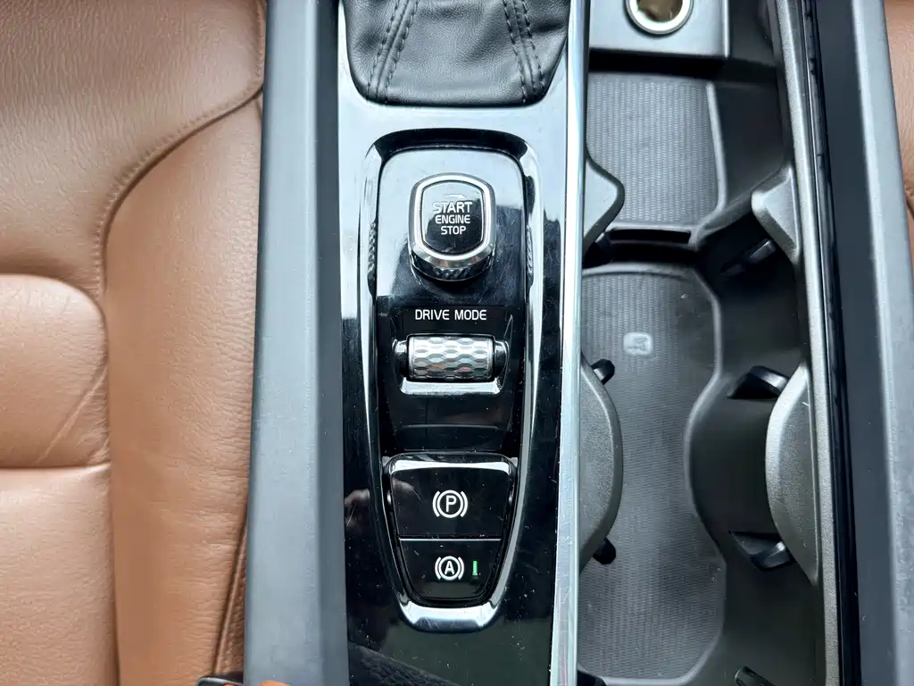 Volvo XC60 2019 — фото 22