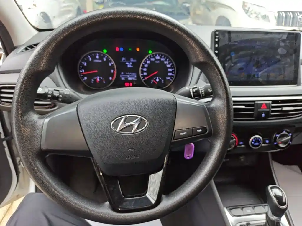Hyundai Elantra 2022 — фото 11
