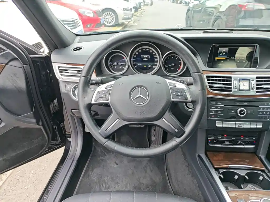 Mercedes-Benz E-Class 2015 — фото 11