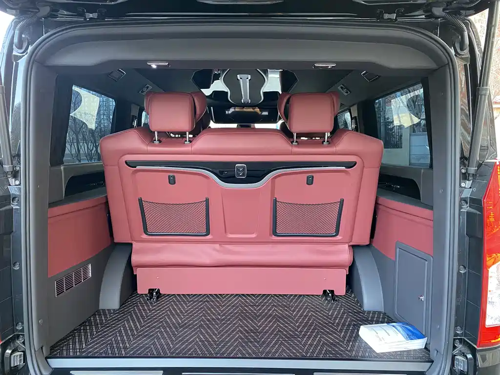 Toyota Hiace 2024 — фото 13