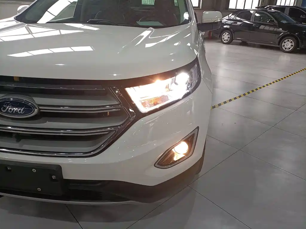 Ford Edge 2018 — фото 18