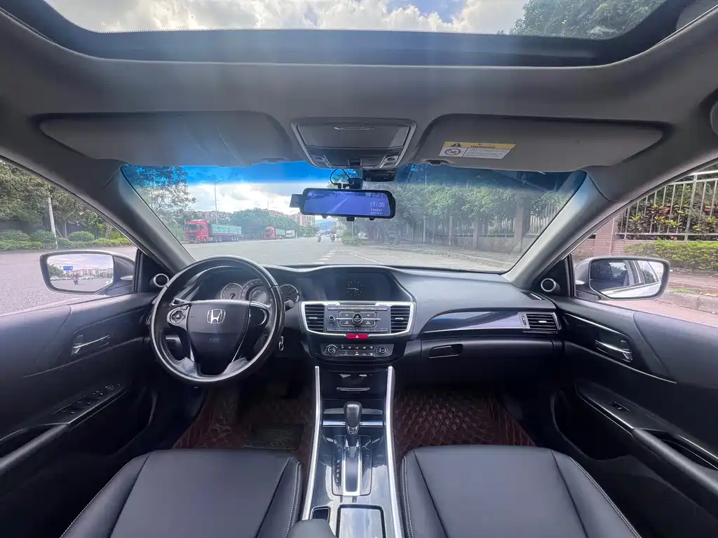 Honda Accord 2018 — фото 9