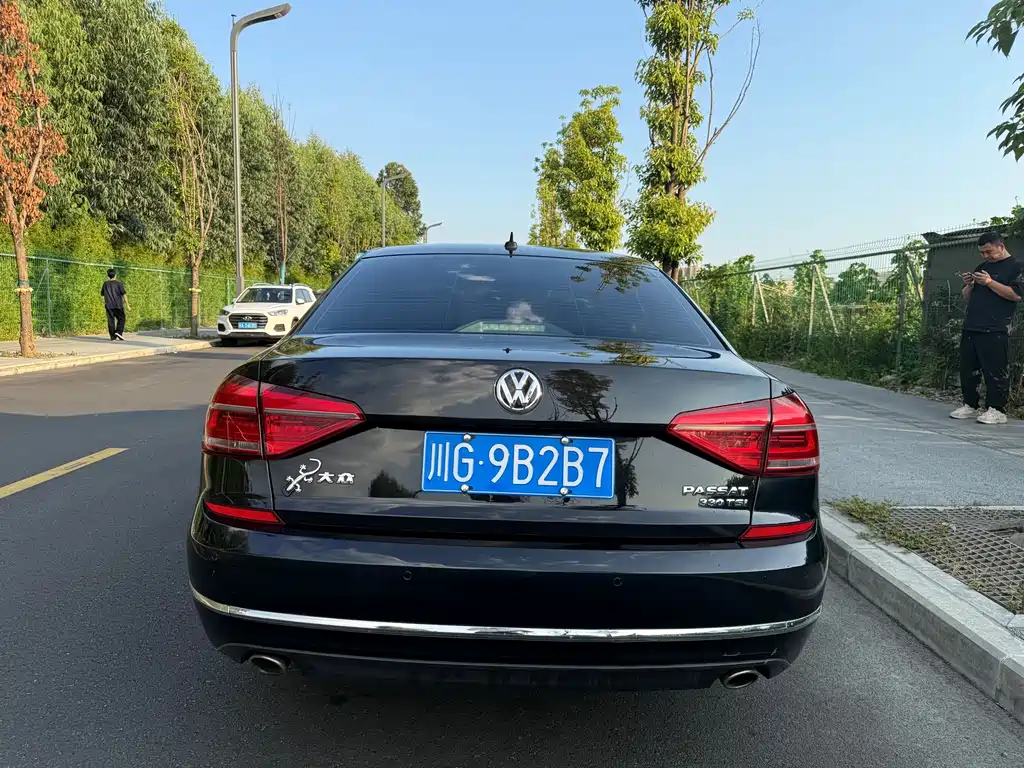 Volkswagen Passat 2017 — фото 24