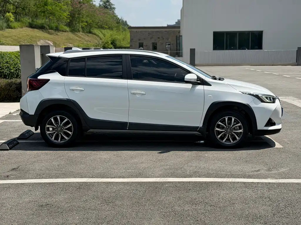 Toyota Yaris L 2022