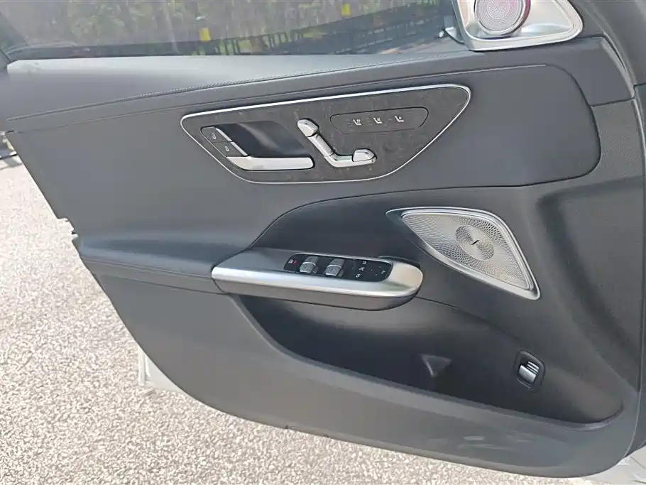 Mercedes-Benz C-Class 2023 — фото 7