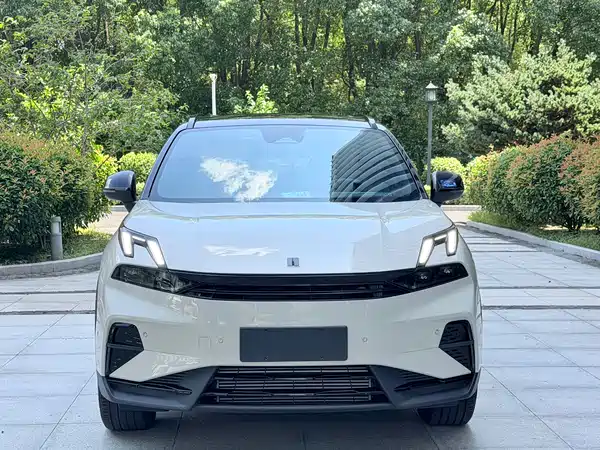 Lynk & Co 06 2025