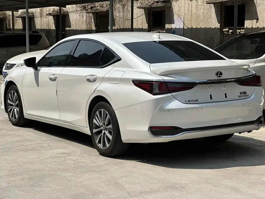 Lexus ES 2021 — фото 9