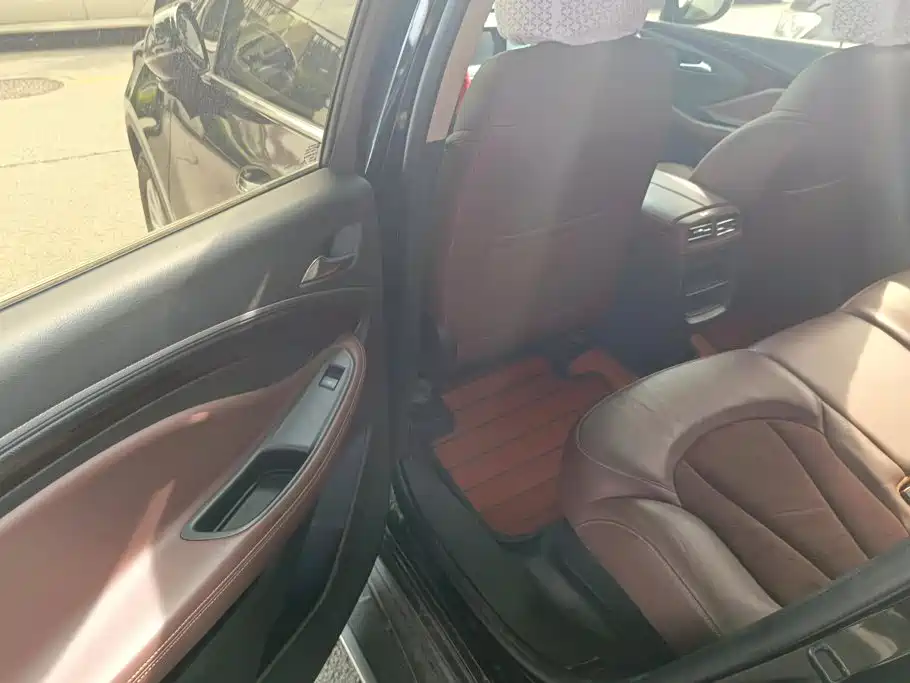 Buick Envision Plus 2017 — фото 11