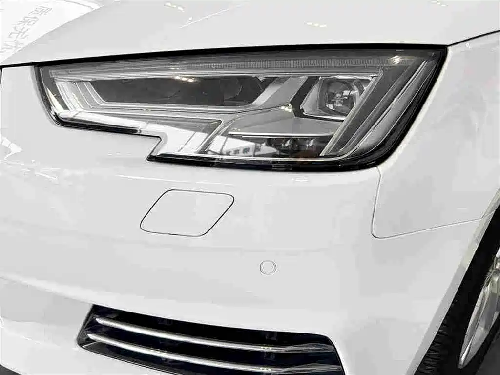 Audi A4L 2018 — фото 15
